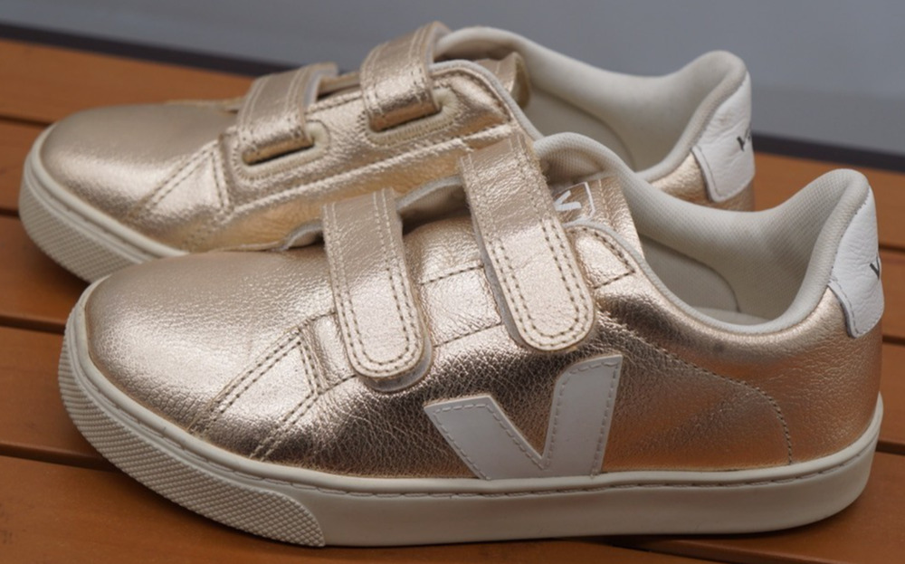 Kids Veja Small Esplar sneakers in a metallic Size 1